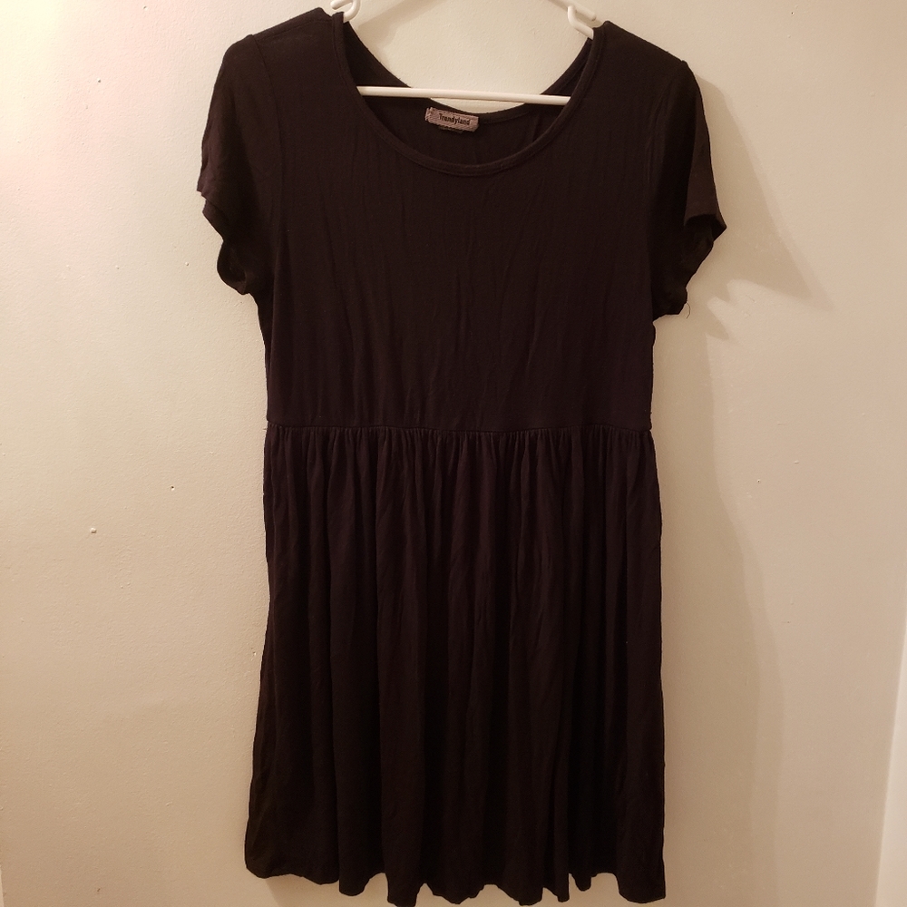 Trendyland Simple Short Sleeve Black Dress